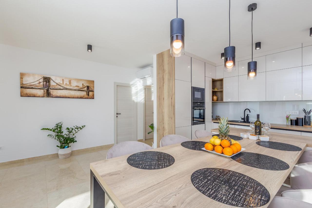 Holiday House Villa Andro Пинезичи Экстерьер фото