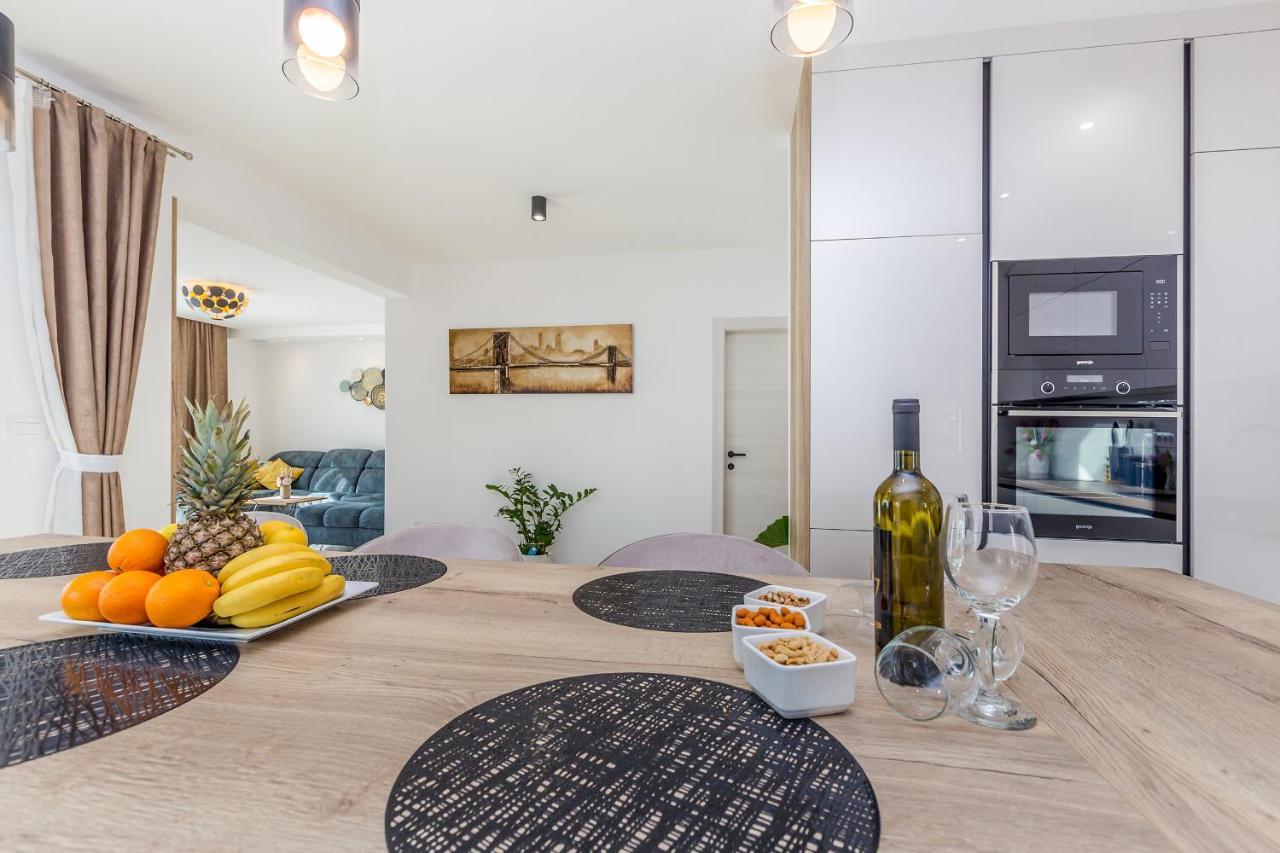 Holiday House Villa Andro Пинезичи Экстерьер фото