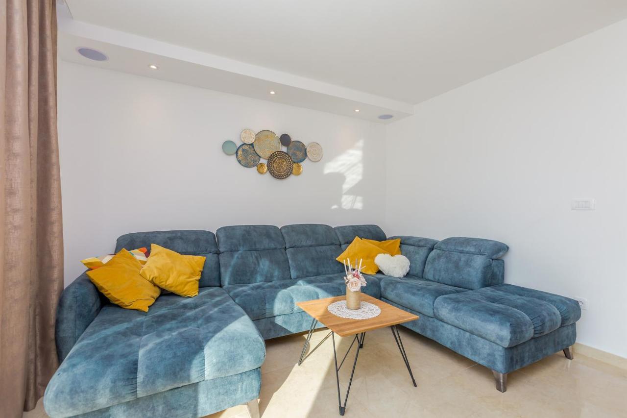 Holiday House Villa Andro Пинезичи Экстерьер фото
