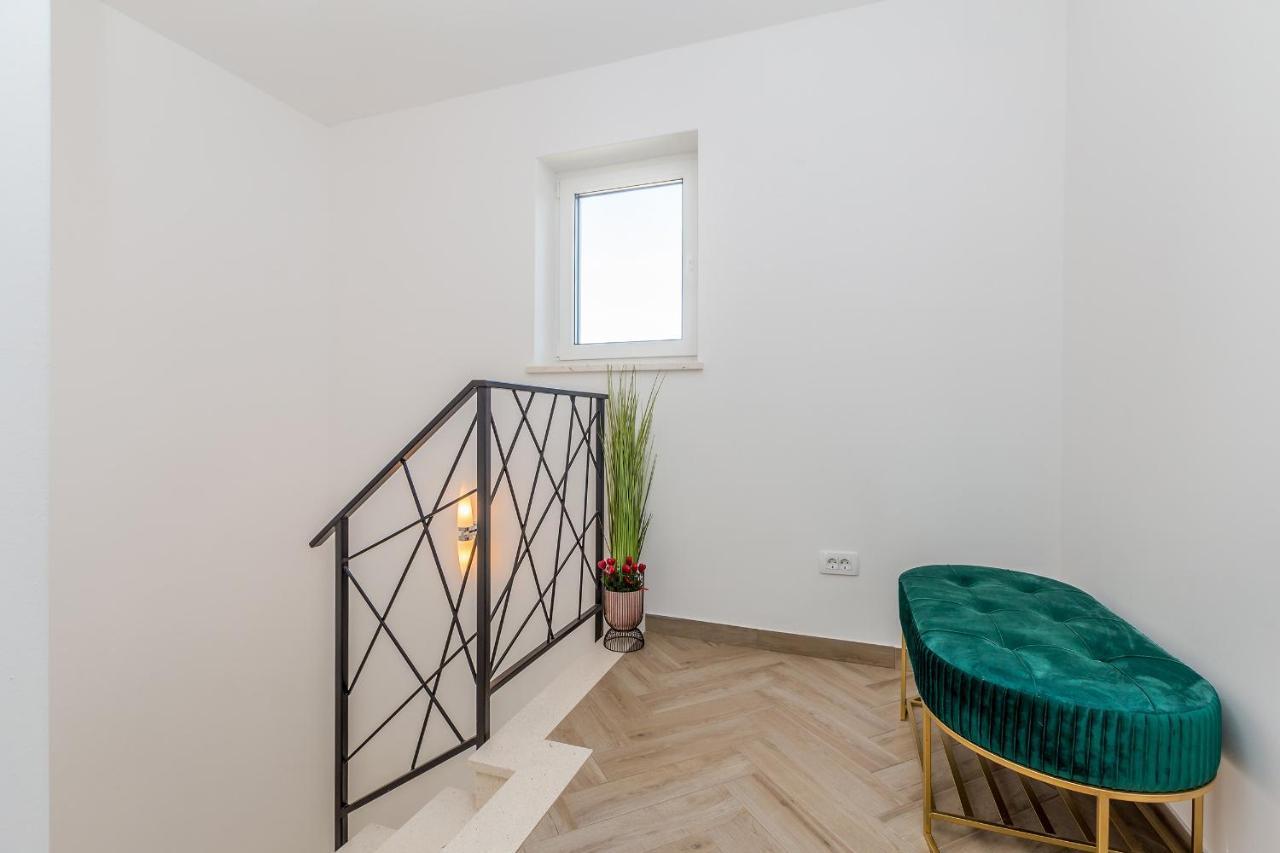 Holiday House Villa Andro Пинезичи Экстерьер фото