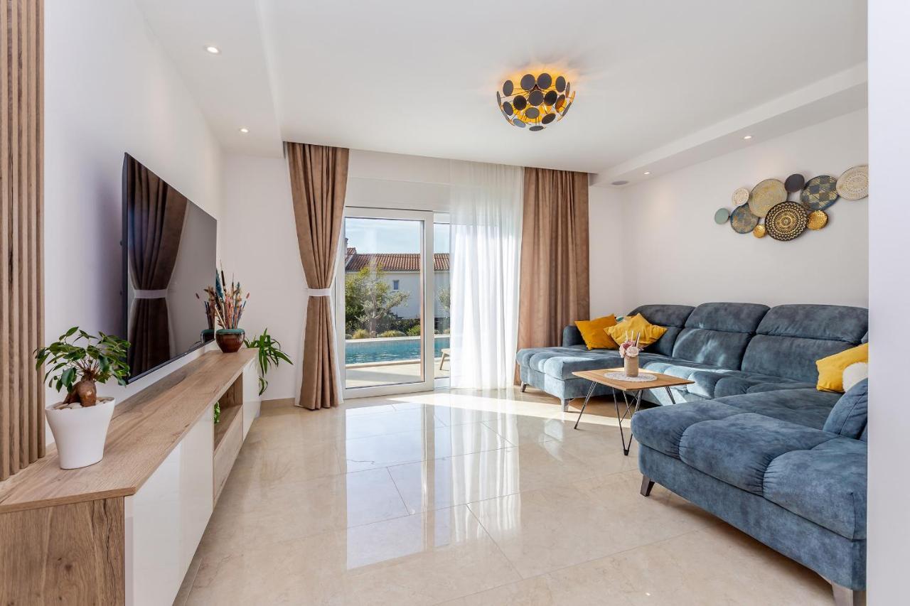 Holiday House Villa Andro Пинезичи Экстерьер фото